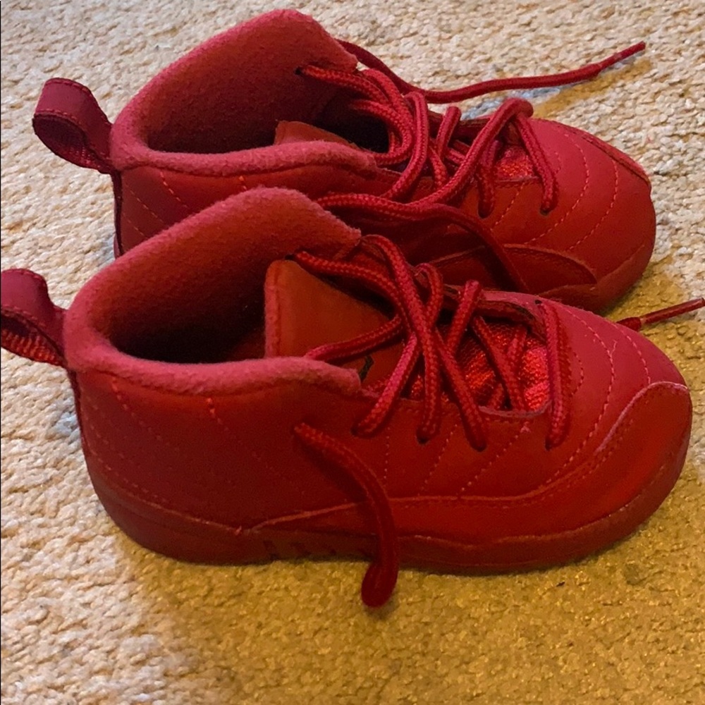 Red Jordan 12